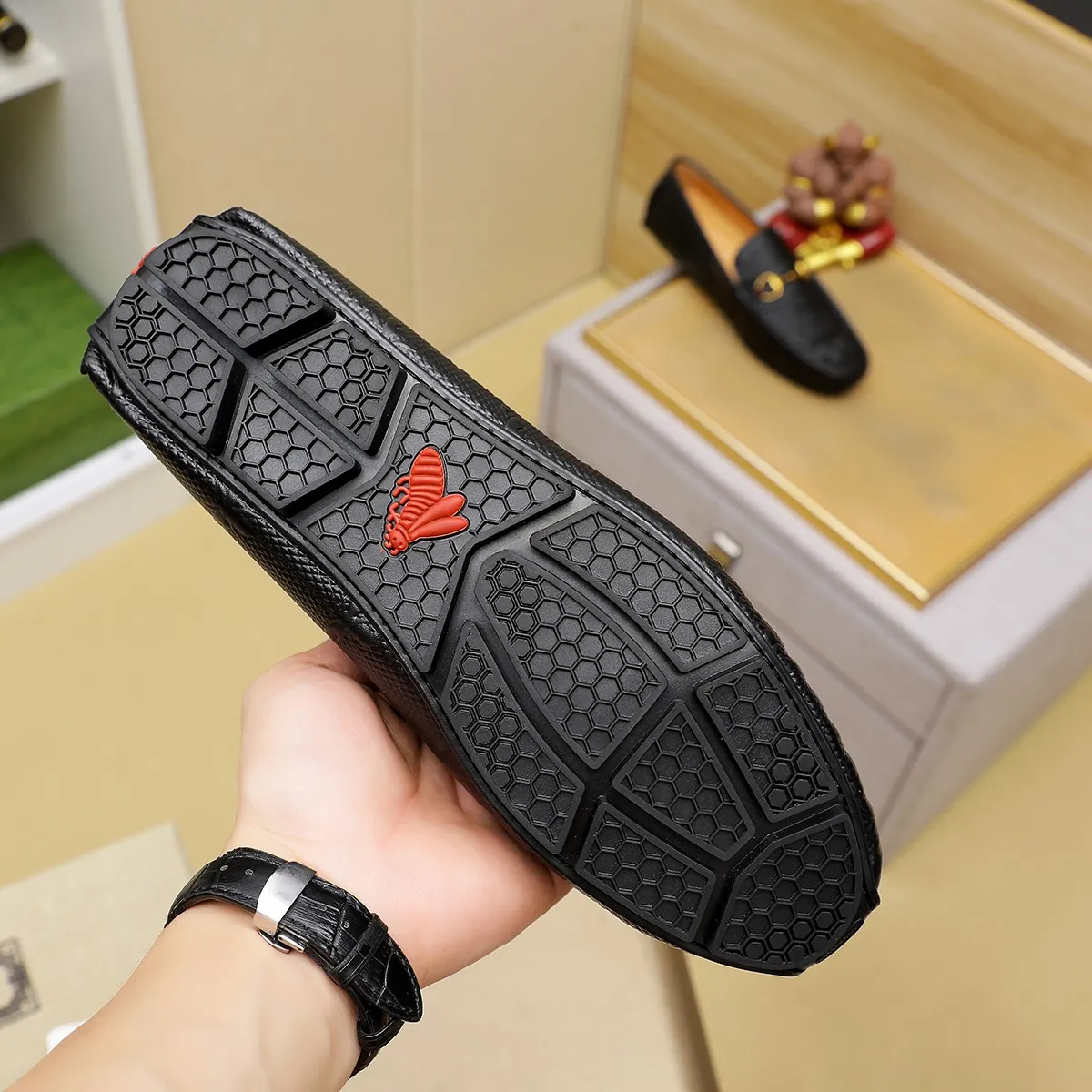 Men's shoes💰380💰🕷🕷️【 GUCCI 】Gucci's best-selling trendy men's casual slip-on shoes 🇨🇳Official website original 1:1 mold 💯Original quality, fine workmanship ☘Fashionable and versatile, perfect shape, comfortable on the feet 🍓Trendy men's recommended model, imported cowhide on the top layer 🎋High-quality pigskin lining, rubber wear-resistant and non-slip outsole, high-end atmosphere, worth owning 🍉Optional 38-44